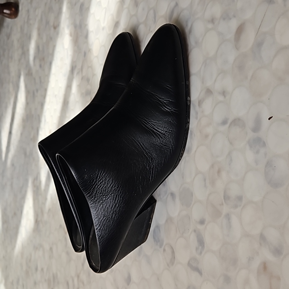 Vince. Soft Leather Mules